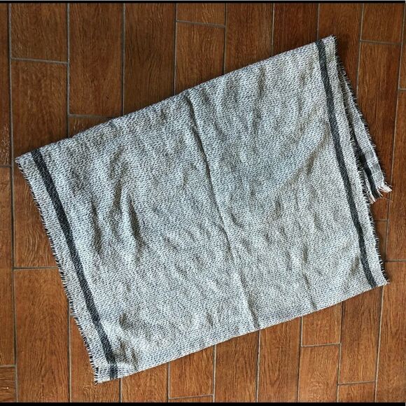 “Do everything in love” Heather Gray Shawl /Scarf - Picture 2 of 3